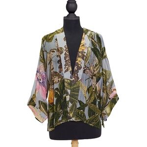Two's Company Short Kimono by One Hundred Stars in Wanderlustre